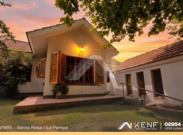 Casa · 174m² · 6 Ambientes · 1 Cochera · Casa en Venta - Barrio Bella Vista
