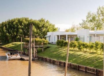 Casa · 216m² · 4 Ambientes · Venta Casa 4 Ambientes Country Nautico Isla del Este