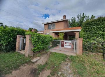 Casa · 167m² · 5 Ambientes · 2 Cocheras · Se Vende Casa Centrica en Merlo San Luis. Pileta Climatizada, Terraza, Quincho