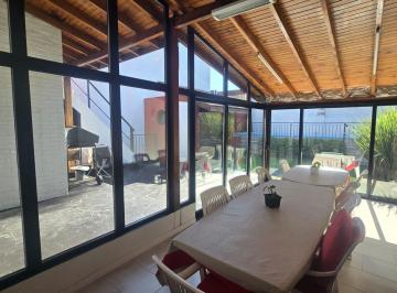 Casa · 207m² · 4 Ambientes · 2 Cocheras · Casa 4 Ambientes en Lanús Oeste Venta