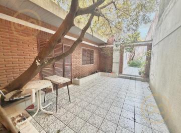 Casa · 200m² · 5 Ambientes · 1 Cochera · Venta Casa en Lote Propio con Cochera, Terraza Villa Pueyrredón