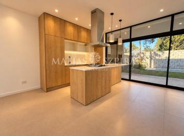Casa · 95m² · 3 Ambientes · 1 Cochera · Casa en Condominio Cerrado 3 y 4 Ambientes con Jardin y Cochera