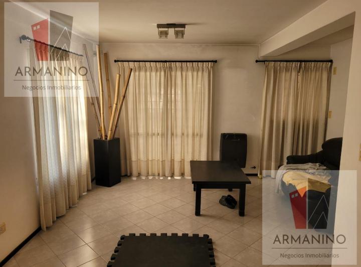 Casa · 115m² · 8 Ambientes · 2 Cocheras