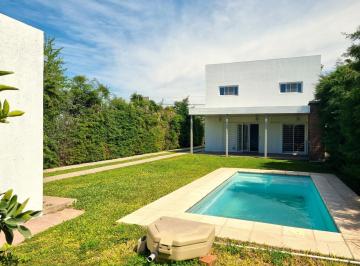 Casa · 132m² · 5 Ambientes · 3 Cocheras · Casa en Acequias del Aire