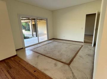 Casa de 9 ambientes, Pilar · Casa en Venta en Saint Matthews Village Lote Central