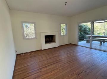 Casa de 9 ambientes, Pilar · Casa en Venta 3/4 Dorm. Saint Matthews Village Lote Central