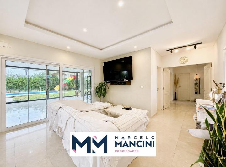 Casa · 200m² · 5 Ambientes · 6 Cocheras