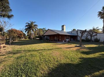 Casa · 60m² · 3 Ambientes · 2 Cocheras · Casa en Venta con Pileta en Villa Amelia