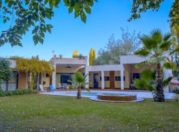 Casa · 500m² · 5 Dormitorios · 2 Cocheras · Alquiler con Opcion a Venta Casa en Chacras de Coria