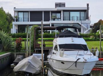 Casa · 350m² · 6 Ambientes · 4 Cocheras · Casa Al Rio en Alquiler en Barrio Nautico Albanueva
