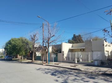 Casa · 500m² · 2 Dormitorios · Casa en Venta General Roca