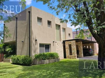 Casa · 869m² · 6 Ambientes · 2 Cocheras · Casa en Sausalito, Pilar