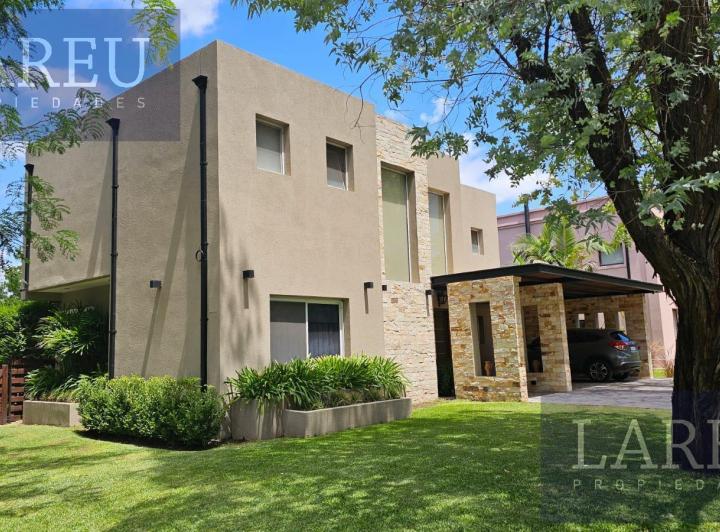 Casa · 869m² · 6 Ambientes · 2 Cocheras