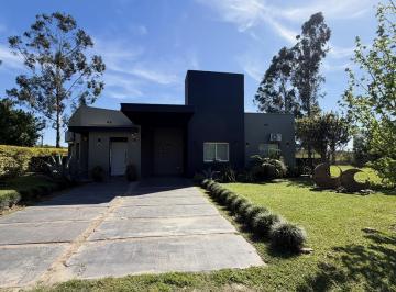 Casa · 793m² · 3 Dormitorios · 2 Cocheras · Casa en Los Nogales