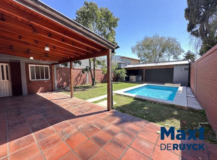 Casa · 215m² · 5 Ambientes · 2 Cocheras