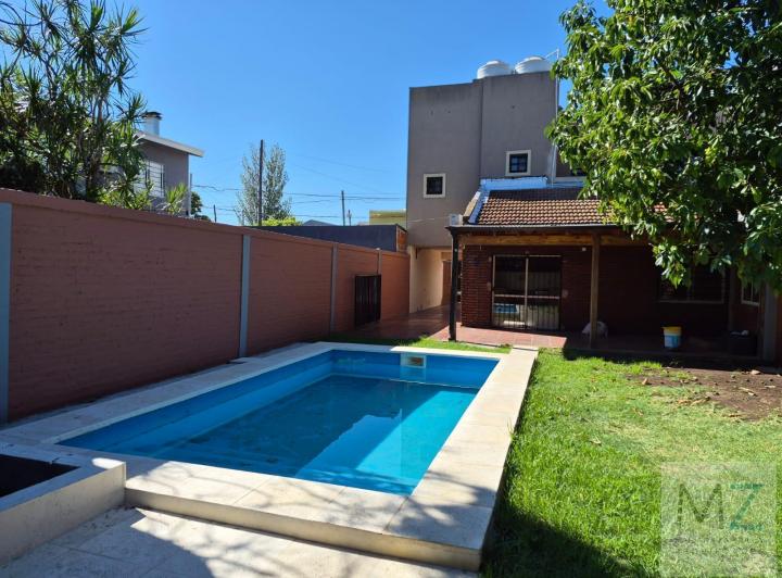 Casa · 215m² · 5 Ambientes · 3 Cocheras