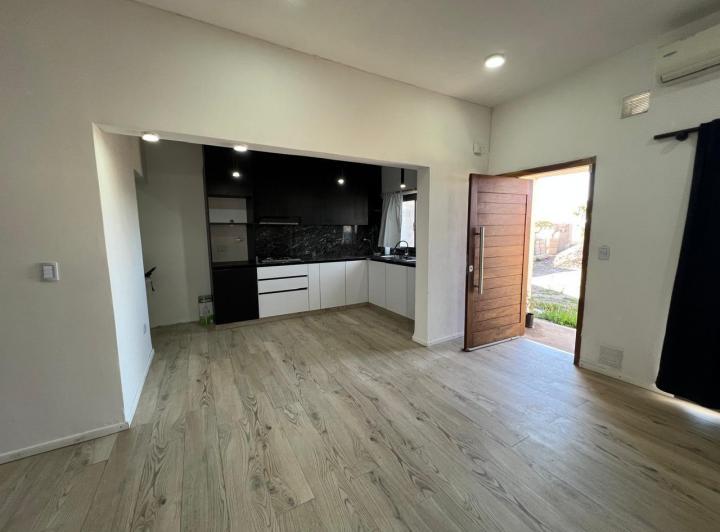 Casa · 145m² · 5 Ambientes · 1 Cochera