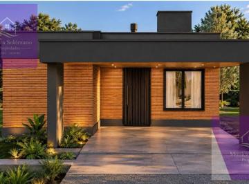 Casa · 150m² · 7 Ambientes · 1 Cochera · Pre - Venta de Casa 3 Dorm.