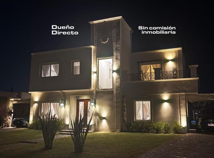 Casa · 242m² · 6 Ambientes · 2 Cocheras