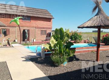 Casa · 7000m² · 1 Cochera · Venta de Casa Tres Ambientes con Piscina en Ejido Ramirez