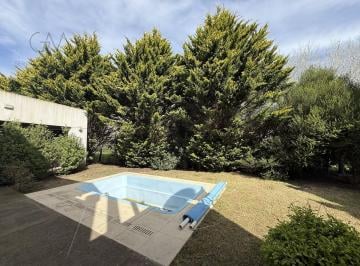 Casa · 180m² · 4 Ambientes · 2 Cocheras · Casa en Alquiler – Barrio Rumencó