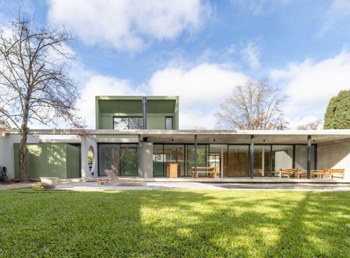 Casa · 246m² · 5 Ambientes · 4 Cocheras