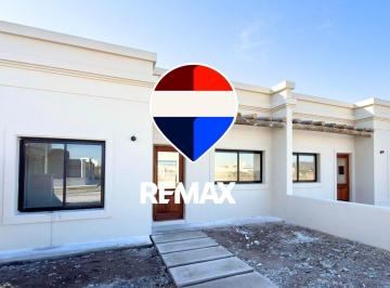 Casa · 85m² · 3 Ambientes · 2 Cocheras · Casa Venta Eko Distrito Cerrillos C/cochera Asador