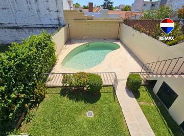 Casa · 400m² · 6 Ambientes · 1 Cochera · Casa Venta Tres Cerritos C/pileta Apta Credito