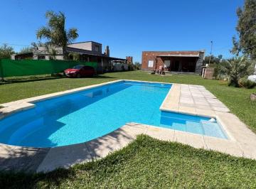 Quinta vacacional · 80m² · 2 Dormitorios · Casa Quinta Dos Dorm. y Pileta