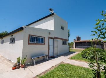 Casa · 276m² · 5 Ambientes · 3 Cocheras · Casa Hermosa con Piscina y 3 Cocheras en B° Caima