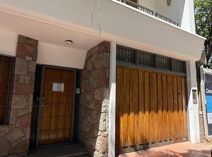 Casa · 247m² · 6 Ambientes · 1 Cochera