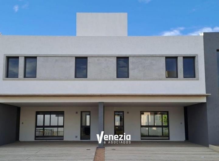 Casa · 157m² · 5 Ambientes · 2 Cocheras