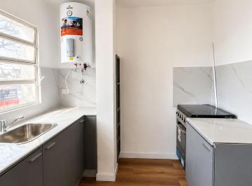 Departamento · 32m² · 2 Ambientes · 2 Amb Refaccionado | Piso 2 X Esc | Luminoso