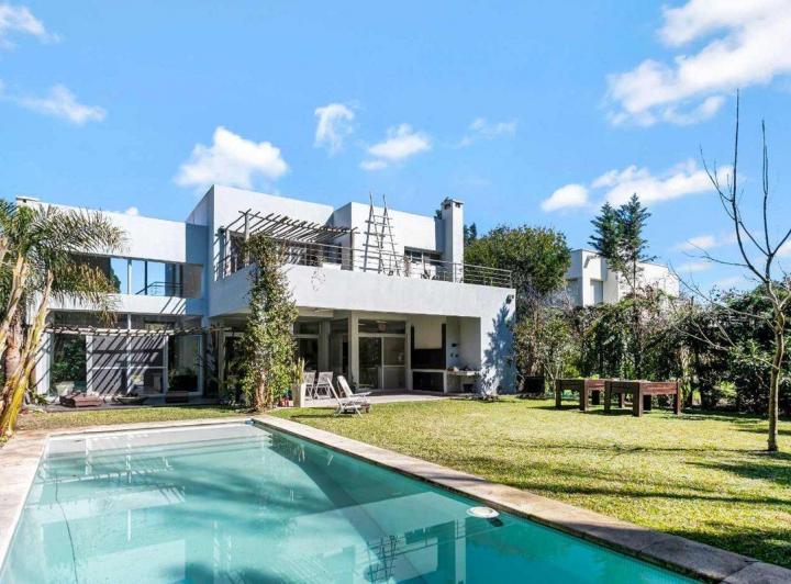 Casa · 222m² · 5 Ambientes · 1 Cochera