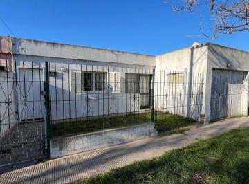 Casa · 83m² · 3 Ambientes · 1 Cochera · Venta Casa de 3 Amb con Lote de 500 m² en Necochea