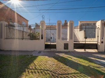 Casa · 196m² · 5 Ambientes · 1 Cochera · Casa en Venta 3 Dorm. Alberdi