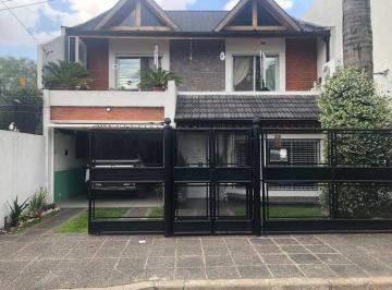 Casa · 245m² · 4 Ambientes · 1 Cochera · Vta. Casa Americana 2 Plantas, Play y Jardìn Haedo