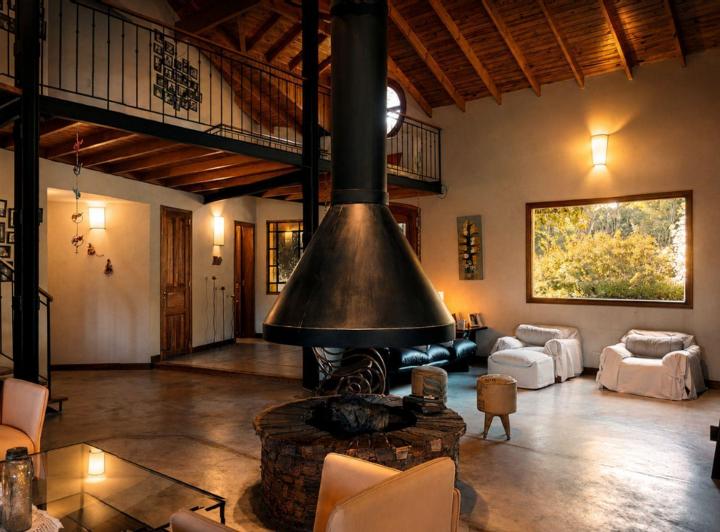 Casa · 415m² · 6 Ambientes · 2 Cocheras