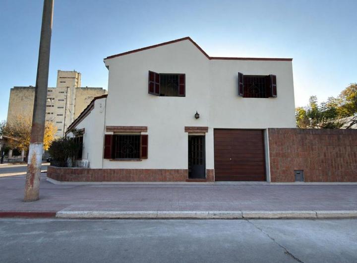 Casa · 113m² · 6 Ambientes · 1 Cochera
