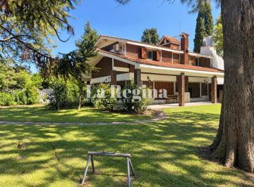 Casa · 177m² · 7 Ambientes · 4 Cocheras · Casa en Robles del Monarca