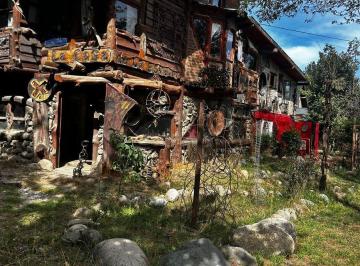 Casa · 217m² · 9 Ambientes · 1 Cochera · Venta de Dos Casas Sobre Av Las Victorias
