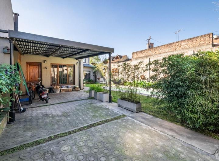 Casa · 400m² · 9 Ambientes · 2 Cocheras