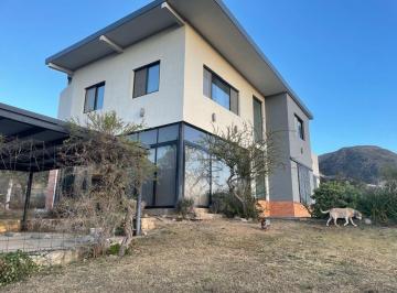 Casa · 155m² · 6 Ambientes · 4 Cocheras · Venta Dúplex 3 Dorm 4 Cocheras – Arredondo