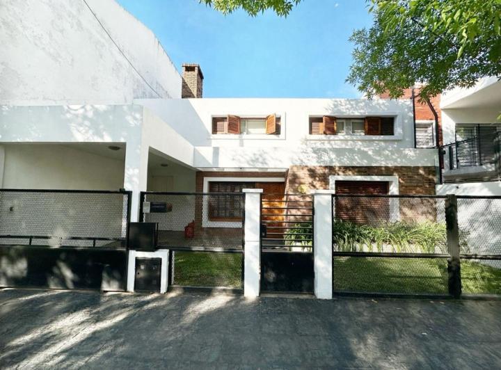 Casa · 275m² · 6 Ambientes