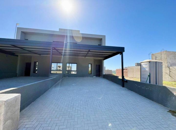 Casa · 130m² · 6 Ambientes · 2 Cocheras