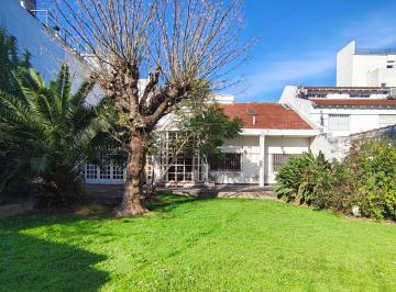 Casa · 250m² · 5 Ambientes · 2 Cocheras · Casa 5 Amb en Venta Morón C/ Jardín y Cocheras