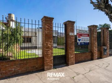 Casa · 146m² · 5 Ambientes · Venta Casa Dos Dorm. + Dpto Fondo San Nicolas