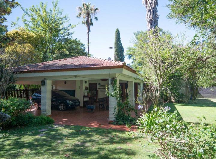 Casa · 322m² · 6 Ambientes · 2 Cocheras
