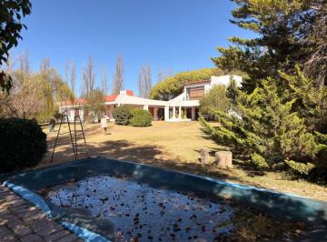 Casa de 6 ambientes, Chacras de Coria · Casa en Venta C/ Cochera en Chacras de Coria