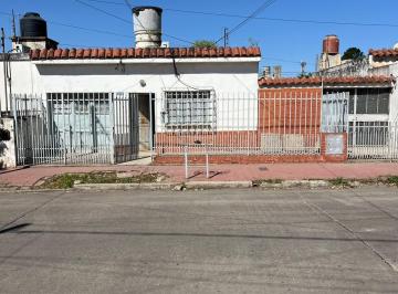 Casa · 122m² · 4 Ambientes · 2 Cocheras · Oportunidad Casa 2 Dor Mas Dpto Independiente 300 Mtr a Reciclar B° Los Platanos